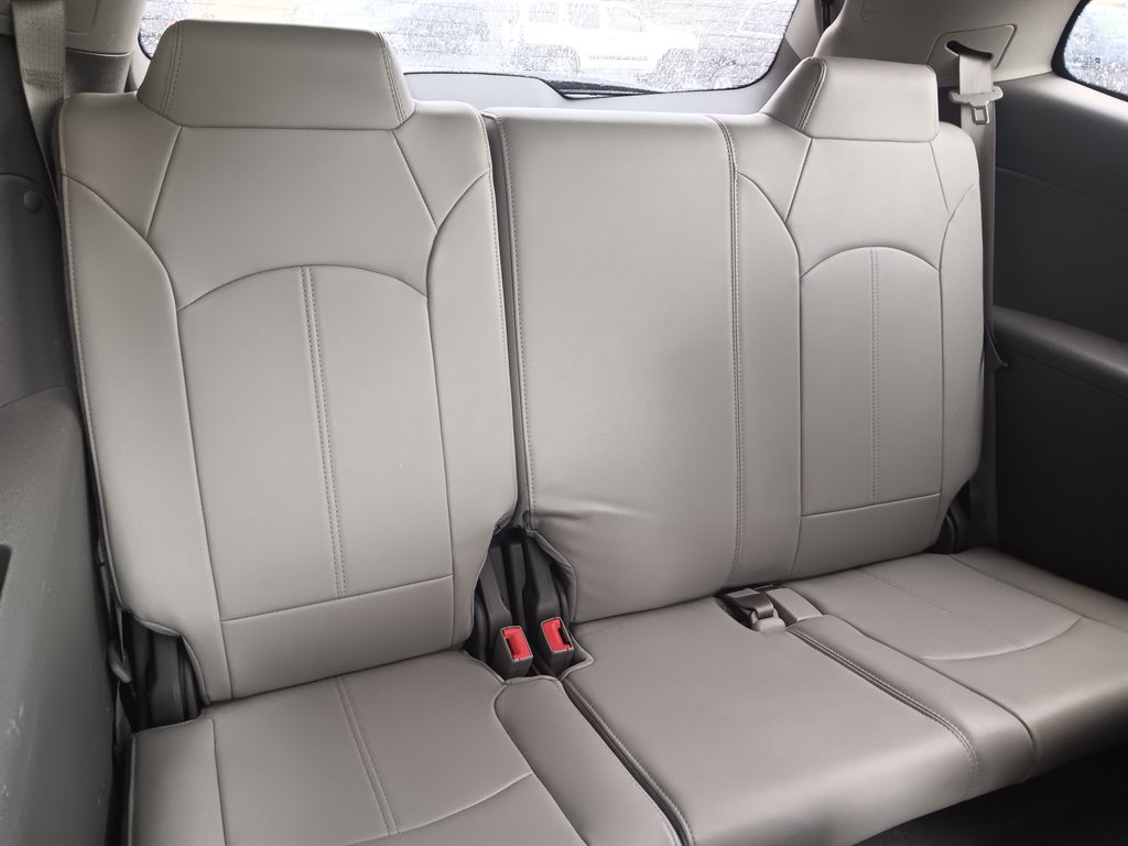 2016 Chevrolet Traverse LT photo